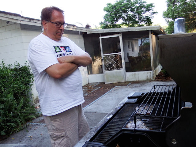 No chef's hat. No oven mitts. No bbq tools. This guy cooks commando-style.